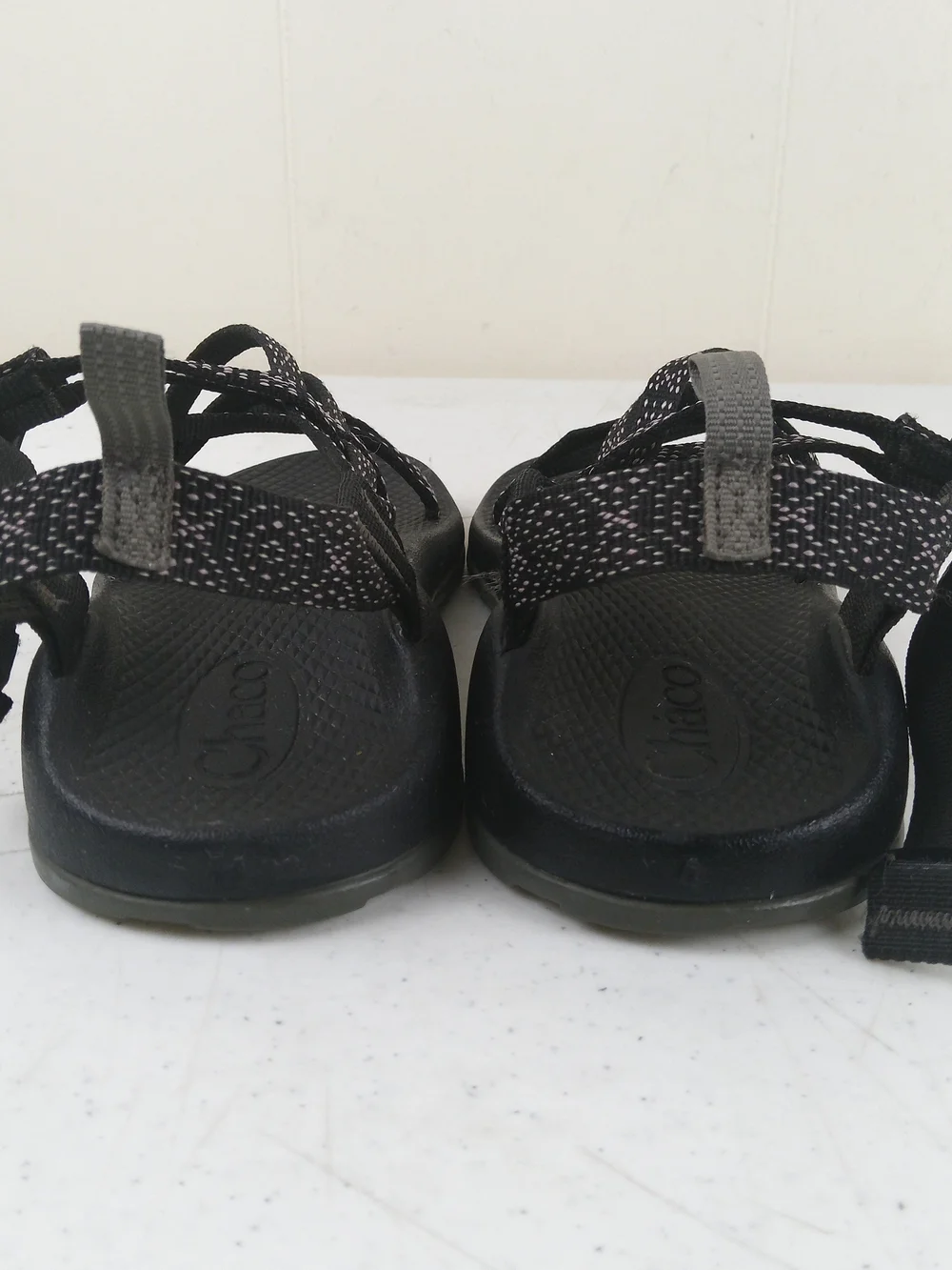 Chaco Youth Black Strappy Sport Hiking Sandals Outdoor Trail Travel Size 4